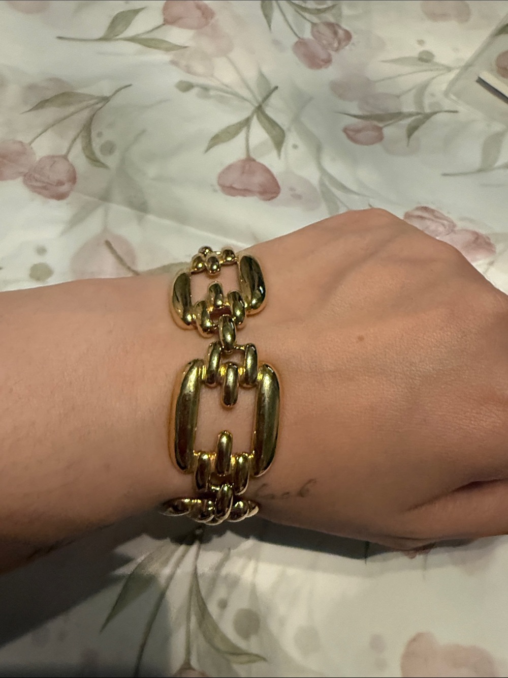 Vintage Gold Link Bracelet - Women Jewelry - Picture 3 of 3